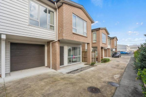 Airport & city at your doorstep! The Central Charm Auckland